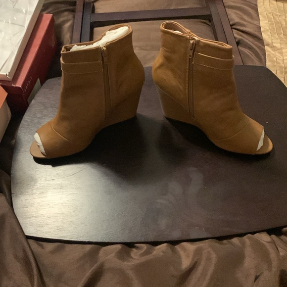Ashley Stewart Peep Toe Buckle Bootie Carmel/taupe size 11 - Picture 2 of 4